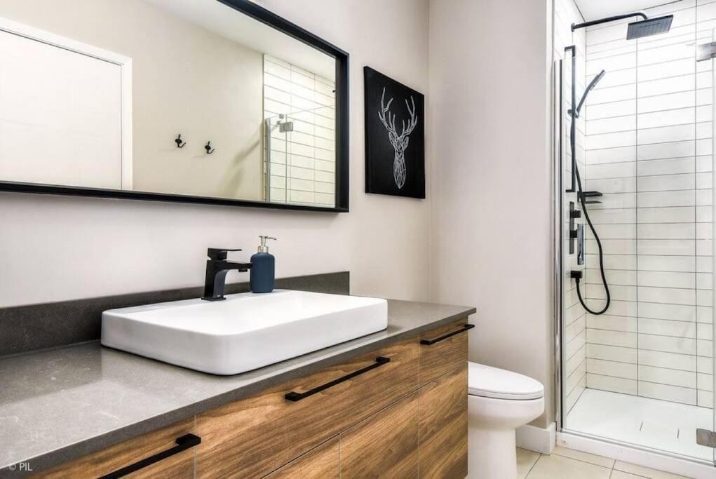 Chic Mt-Tremblant Condo With View On The Lake By Denstays Mont-Tremblant Ngoại thất bức ảnh
