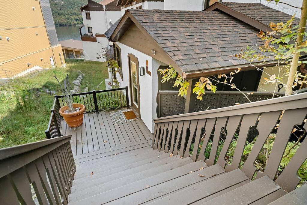Chic Mt-Tremblant Condo With View On The Lake By Denstays Mont-Tremblant Ngoại thất bức ảnh
