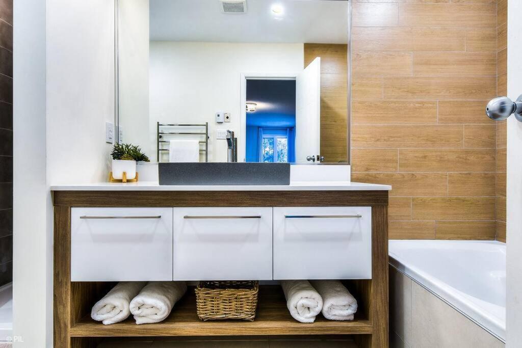 Chic Mt-Tremblant Condo With View On The Lake By Denstays Mont-Tremblant Ngoại thất bức ảnh