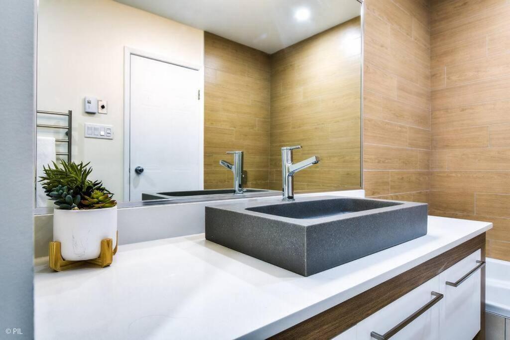 Chic Mt-Tremblant Condo With View On The Lake By Denstays Mont-Tremblant Ngoại thất bức ảnh