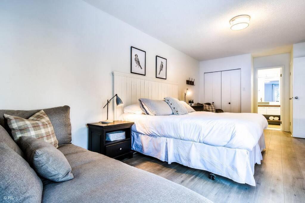 Chic Mt-Tremblant Condo With View On The Lake By Denstays Mont-Tremblant Ngoại thất bức ảnh