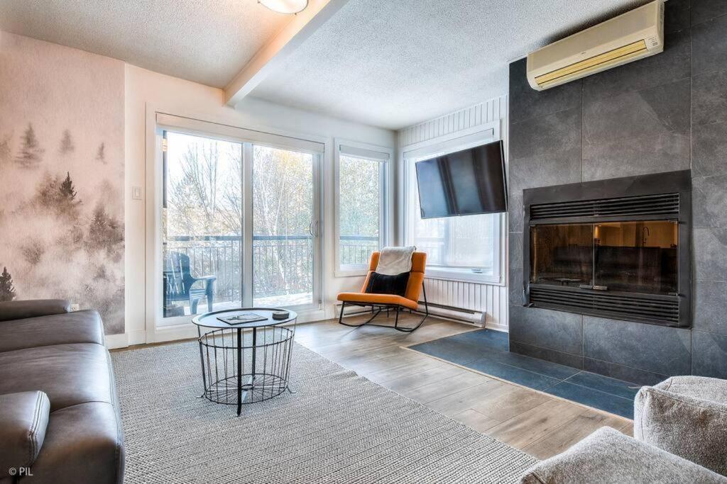 Chic Mt-Tremblant Condo With View On The Lake By Denstays Mont-Tremblant Ngoại thất bức ảnh