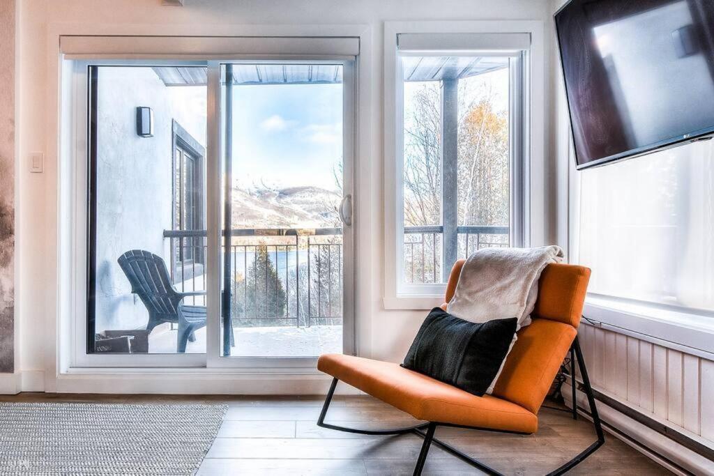 Chic Mt-Tremblant Condo With View On The Lake By Denstays Mont-Tremblant Ngoại thất bức ảnh