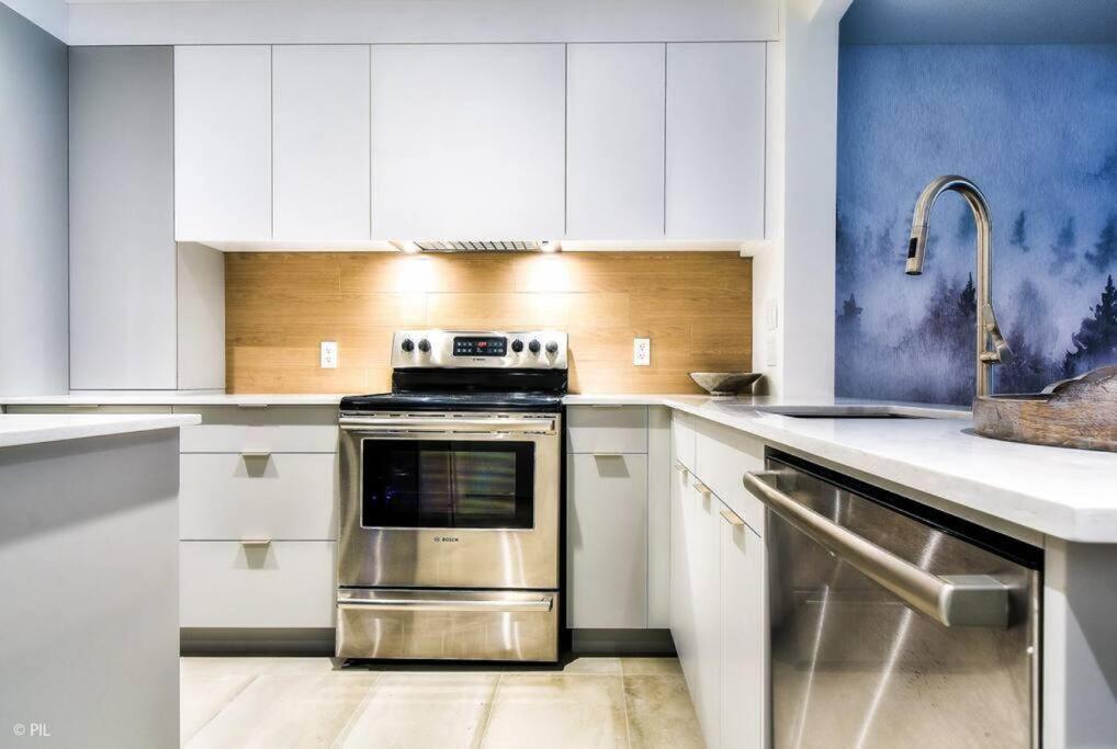 Chic Mt-Tremblant Condo With View On The Lake By Denstays Mont-Tremblant Ngoại thất bức ảnh